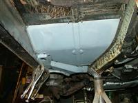 Fitting floor pan and chassis member